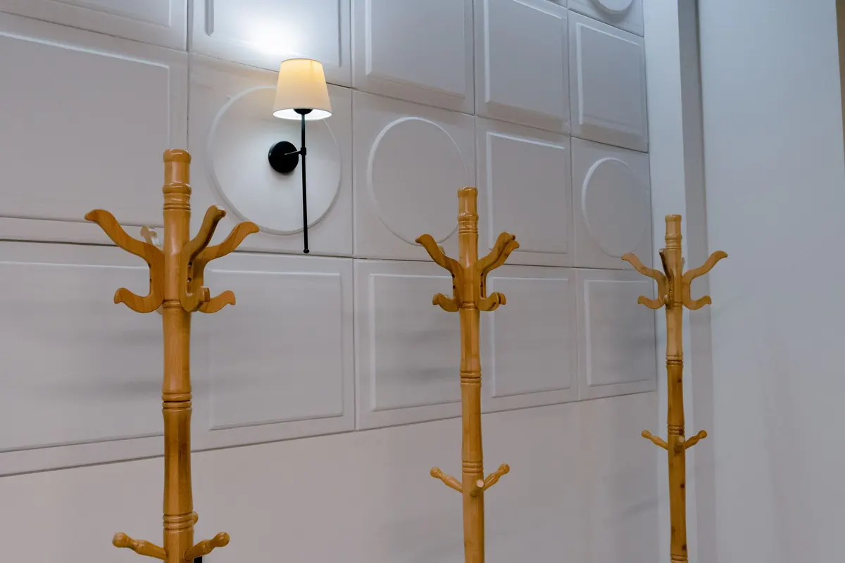 DIY project: a wall-mounted coat rack with a shelf