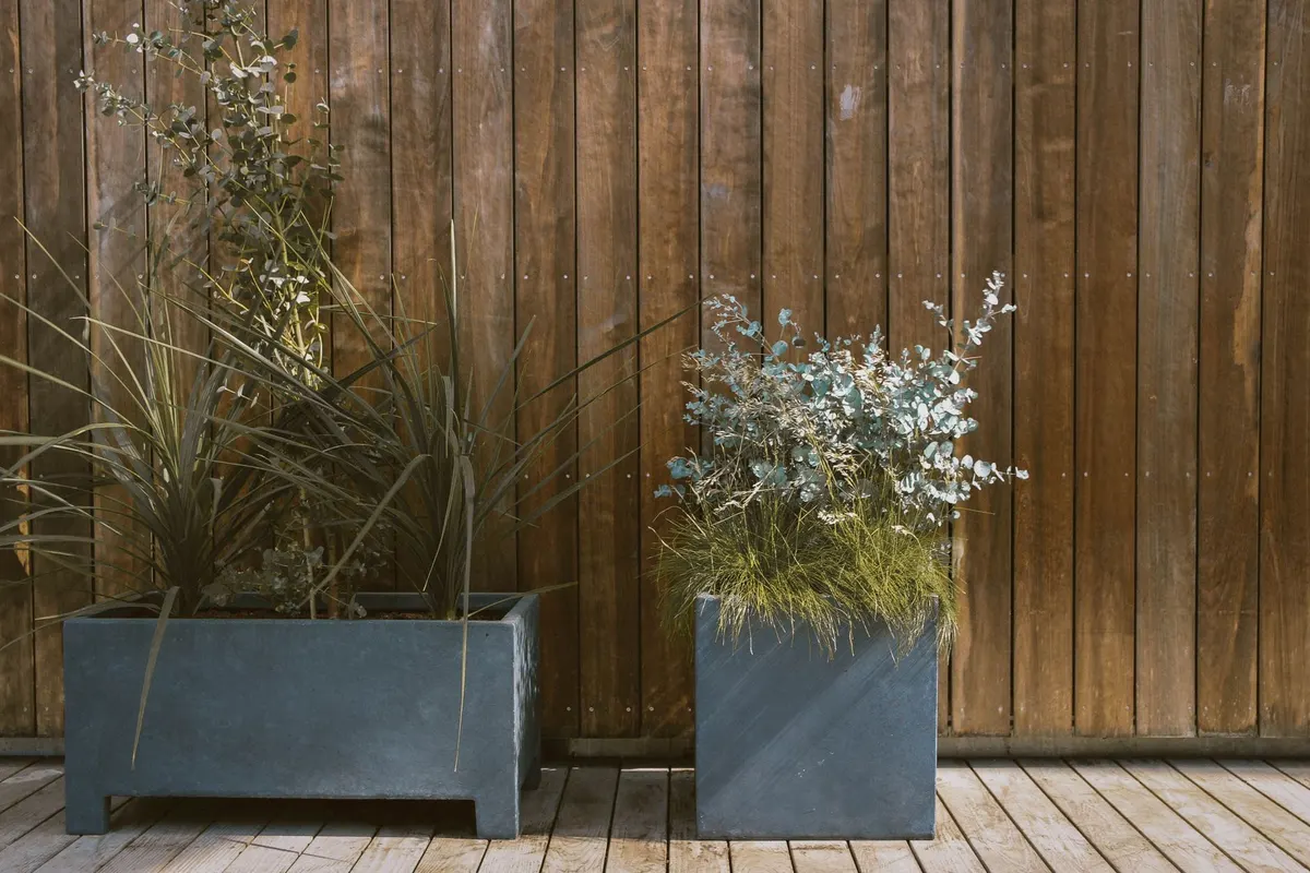 DIY project: a cedar planter box for a patio or deck