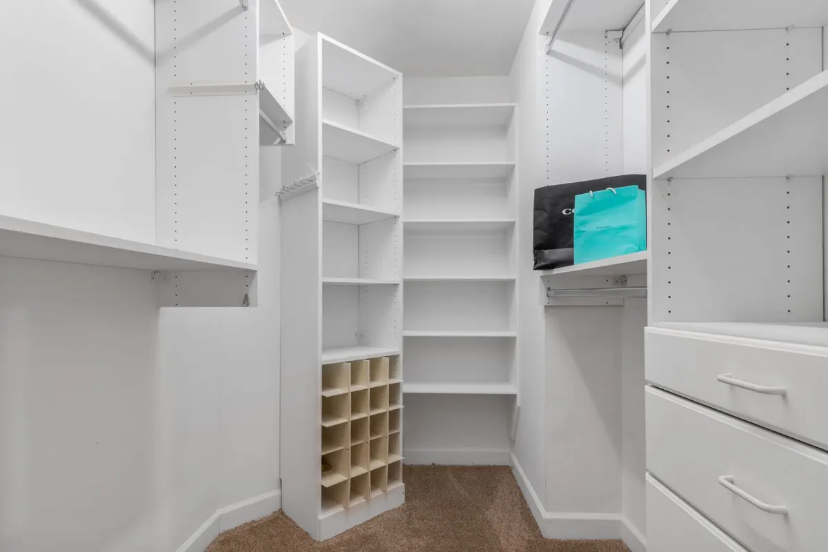 DIY project: a wire or wood closet organizer system