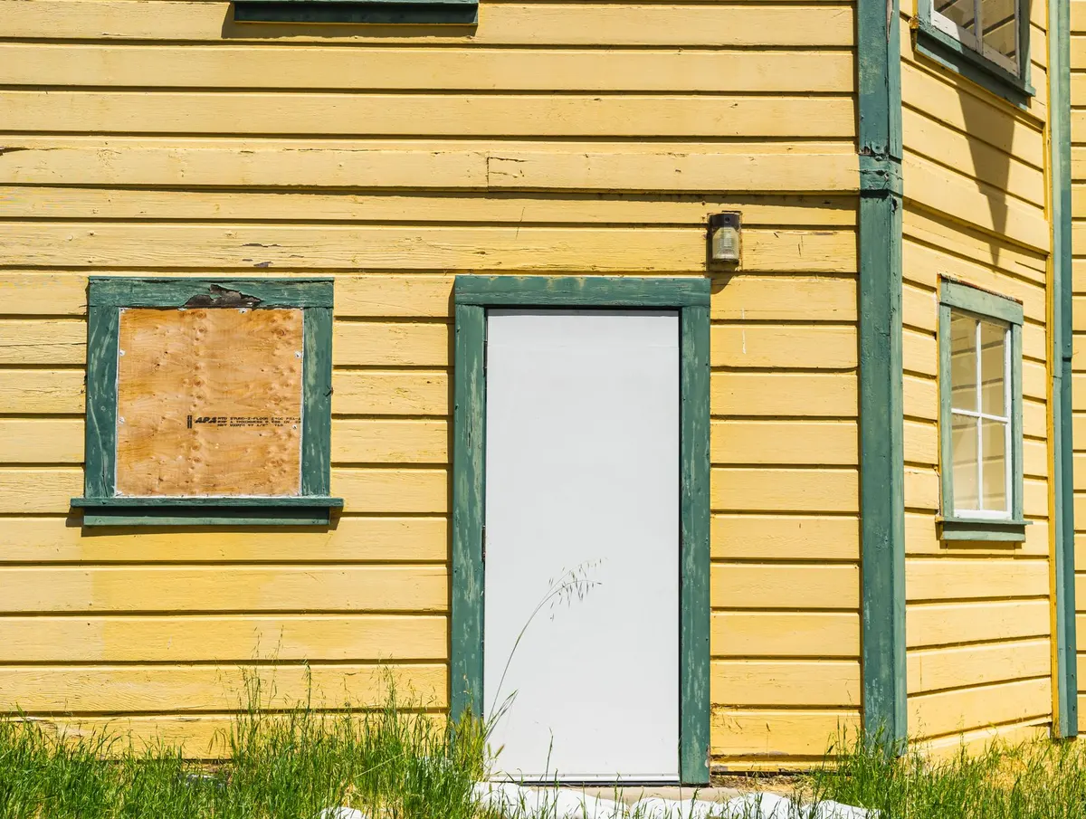 DIY project: cutting out and replacing rotted exterior trim
