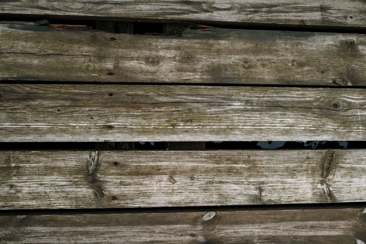DIY project: removing damaged deck boards and fitting new ones